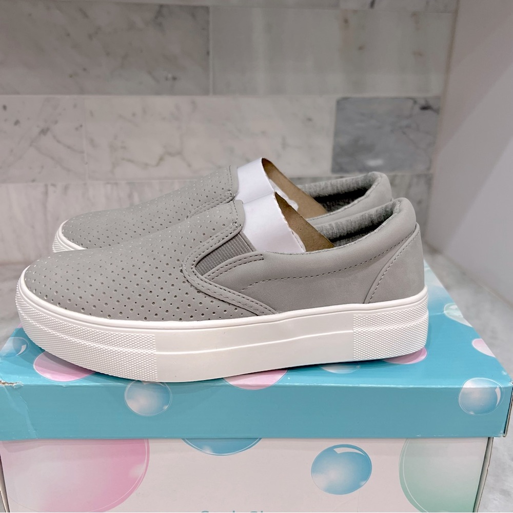 SODA Women’s Faux Leather Gray Croft Slip On - Picture 4 of 13